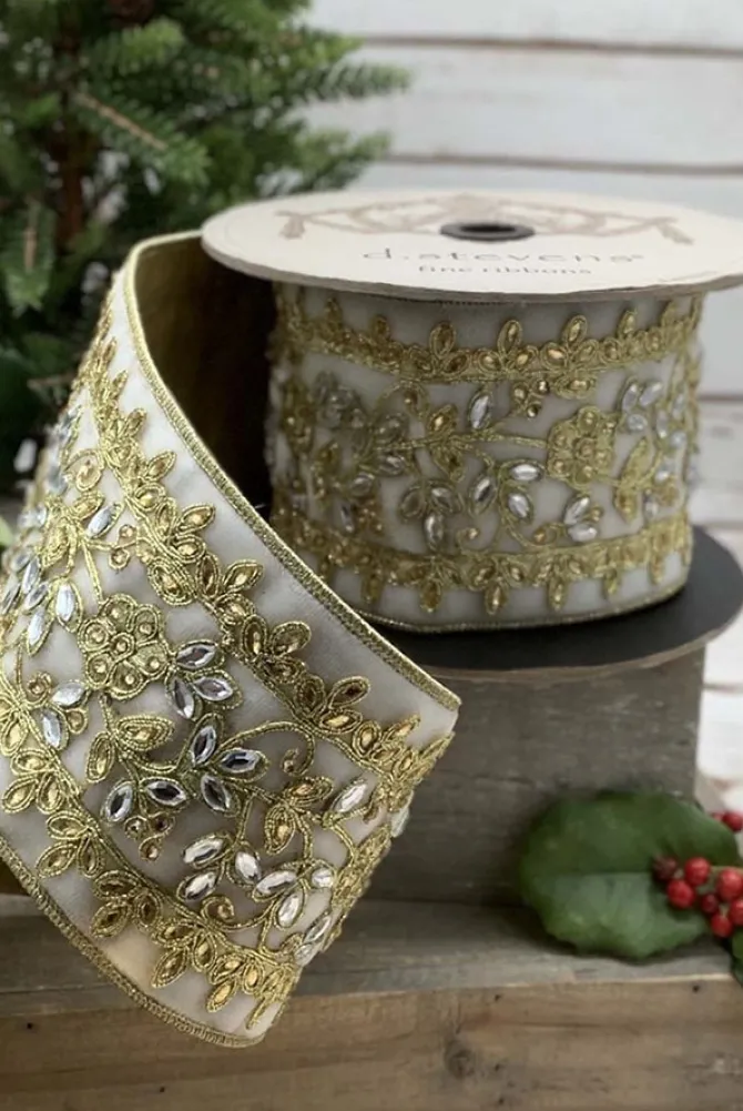 velvet_floral_trim__in_x__0.webp Velvet Floral Trim 4 in. x 5 yd. White/Gold W/Metallic Gold Back